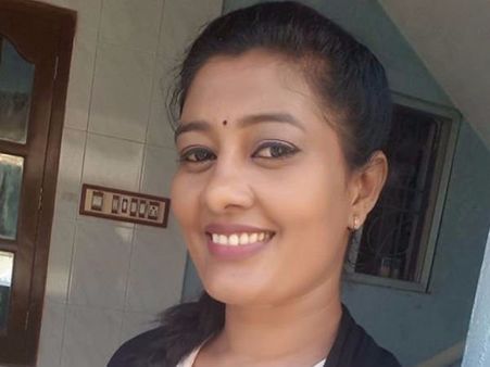 போலீஸ் யுனிஃபார்ம் அணிவதே கேவலமாக உள்ளது என்று பேசிய டிவி நடிகை நிலானி கைது!