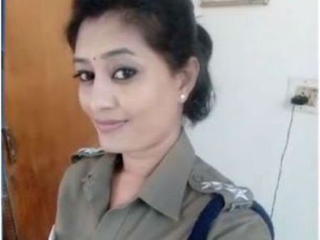 போலீஸ் உடையில் போலீஸை விமர்சித்த நடிகை நிலானிக்கு 15 நாள் காவல்! சைதாப்பேட்டை நீதிமன்றம் உத்தரவு!