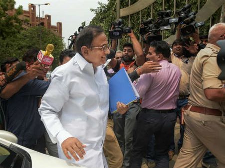 ஐஎன்எக்ஸ் மீடியா முறைகேடு.. சிபிஐ அலுவலகத்தில் ப. சிதம்பரம் ஆஜர்