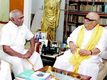 கருணாநிதிக்கு பிறந்த நாள் வாழ்த்து.. பொன்.ராதாகிருஷ்ணன் நேரில் சந்திப்பு