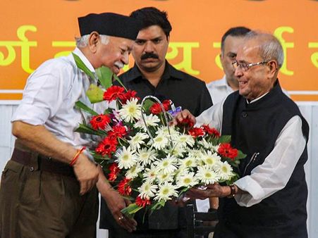 ஆர்எஸ்எஸ் நிறுவனரை தேச புதல்வன் என்ற பிரணாப் முகர்ஜி.. காங்கிரஸ் கடும் கண்டனம்