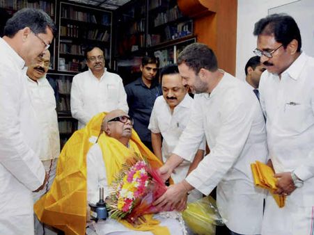 கருணாநிதி எப்போதும் மகிழ்வாக, நலத்துடன் இருக்க வேண்டும்.. ராகுல் காந்தி வாழ்த்து