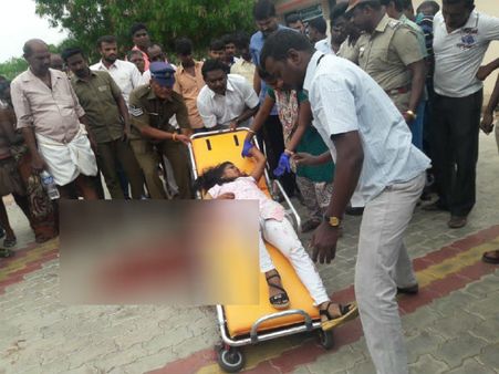 ராஜபாளையம் காவல்நிலையம் முன் பயங்கரம்.. மனைவியை சரமாரியாக அரிவாளால் வெட்டிய கணவன்.. பரபரப்பு!