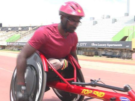 குறையை தகர்த்து.. தடைகளை உடைத்து.. தடகளத்தில் தடம் பதிக்க துடிக்கும் கோவை இளைஞர்