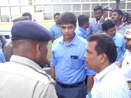 ஸ்டெர்லைட் ஆலைக்கு மின்சாரம் வழங்குவது குறித்து அரசு முடிவு செய்யும்: ஆட்சியர் கருத்தால் அதிர்ச்சி!