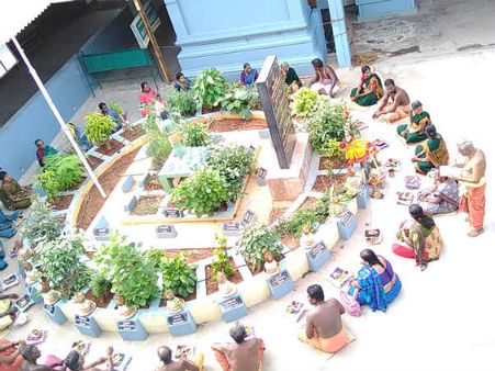 சனிபகவான் படத்தை வீட்டில் வைத்து வழிபடக்கூடாது ஏன் தெரியுமா? 