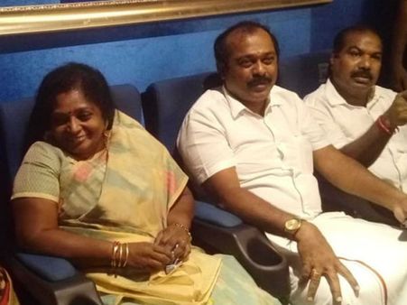 பாஜக நிர்வாகிகளுடன் காலா படம் பார்த்தார் தமிழிசை!