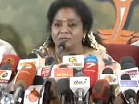 எஸ்.வி.சேகரை போலீஸ்தான் கைது செய்ய வேண்டும்.. தமிழிசை பேட்டி