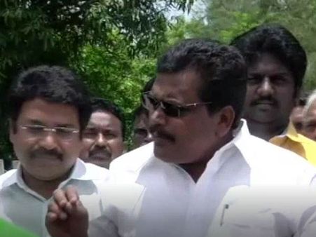 தகுதி நீக்கம் செய்யப்பட்ட எம்எல்ஏக்கள் அனைவரும் ராஜினாமா செய்ய வேண்டும்- தங்கதமிழ் செல்வன்