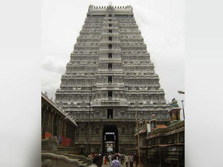 ஆந்திர சாமியாரின் நிர்வாண பூஜை.. மிரண்டு ஓடிய பெண்கள்... திருவண்ணாமலையில் பரபரப்பு!