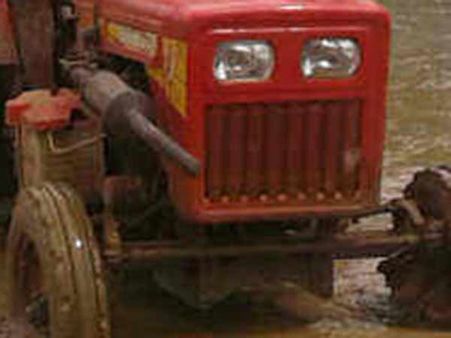 தெலுங்கானா : புவனகிரி மாவட்டத்தில் டிராக்டர் கவிழ்ந்து 17 தொழிலாளிகள் பலி