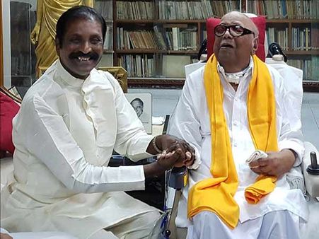 சீக்கிரம் எழு- சிறகு விரி- சக்கராயுதம் சுழற்று.. கருணாநிதிக்கு வைரமுத்து வாழ்த்து Exclusive 