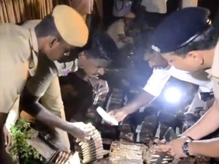 Breaking News: சரணடைந்தவரை நீதிமன்றத்துக்குள் நுழைந்து கைது செய்வதா? ஹைகோர்ட் கடும் கண்டனம்