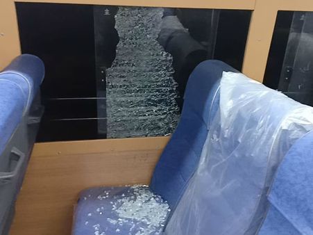 ஜான்பாண்டியன் வீட்டில் பெட்ரோல் குண்டு வீசியதற்கு எதிர்ப்பு.. 12 பேருந்துகள் மீது தாக்குதல்