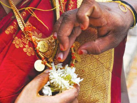 பெண்மையை போற்றும் அற்புதமான ஆடிமாதம்!