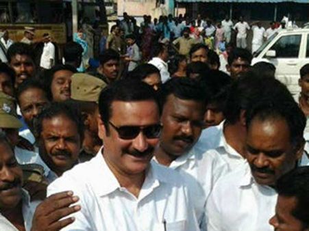 சென்னை பொதுமக்களுக்கு இடையூறு.. ராமதாஸ், அன்புமணி மீது போலீஸ் வழக்குப்பதிவு