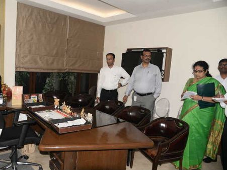 அப்போலோ மருத்துவமனையில் பரபர.. ஜெயலலிதா சிகிச்சை பெற்ற அறையில் அதிரடி ஆய்வு