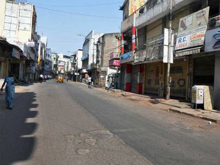 சிறப்பு அந்தஸ்து கோரி ஒய்எஸ்ஆர் காங் முழு அடைப்பு போராட்டம்... ஆந்திரத்தில் இயல்பு வாழ்க்கை பாதிப்பு