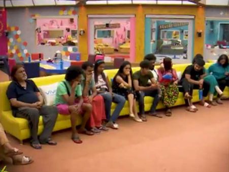 பிக்பாஸ் 2: சேரே உடையும் அளவுக்கு தலைவர் பதவிக்கு அடித்துக் கொள்ளும் போட்டியாளர்கள்!