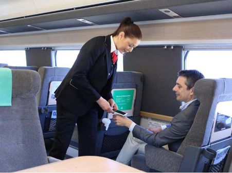 வாவ்.. இனி எல்லாம் பயோ சிப்தான்.. உடலில் சிப்போடு அலையும் ஸ்வீடன் மக்கள்!