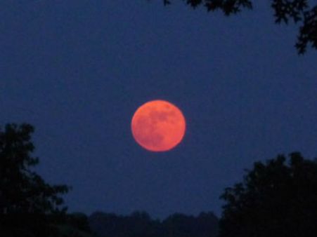 ஆடி வெள்ளியில் முழு சந்திர கிரகணம் : நூற்றாண்டின் மிக நீண்ட சிவப்பு நிலா