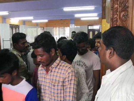 மீஞ்சூரில் போலீஸார் நடத்திய தேடுதல் வேட்டை.. 13 ரவுடிகள் உள்பட 94 பேர் கைது