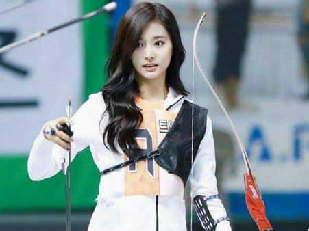 ச்சோ சுவீட் ஷோ சூயூ.. அம்பெடுத்து விட்டு ஆளை மயக்கிய இந்த கொரிய தேவதை யார் தெரியுமா?