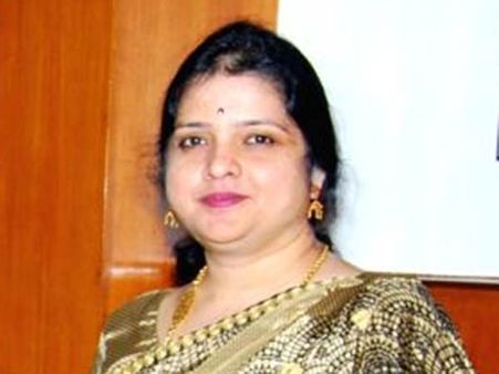 மிகவும் மோசமாக தவித்து வருகிறோம்.. மானசரோவரிலிருந்து மாஜி காங். எம்.எல்.ஏ. காயத்ரி தேவி