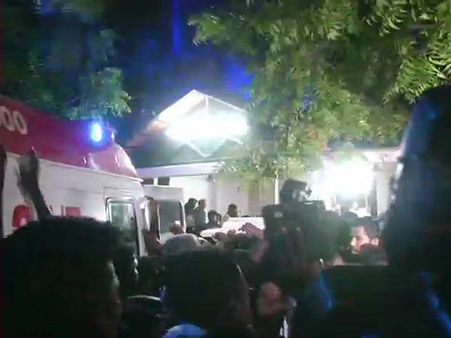 கண்ணீர் டூ உற்சாகம்.. காவேரி மருத்துவமனைக்கு வெளியே கலவையான உணர்வுகள்!