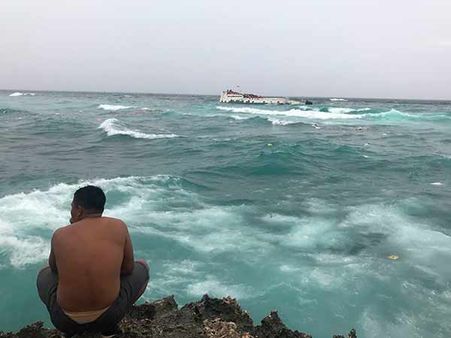 இந்தோனேசியாவில் படகு கவிழ்ந்து விபத்து: குழந்தைகள் உள்பட 24 பேர் பலி