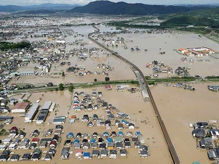 ஜப்பானில் தொடரும் மழை.. பலி எண்ணிக்கை 130 ஆக உயர்வு.. 300 பேரை காணவில்லை