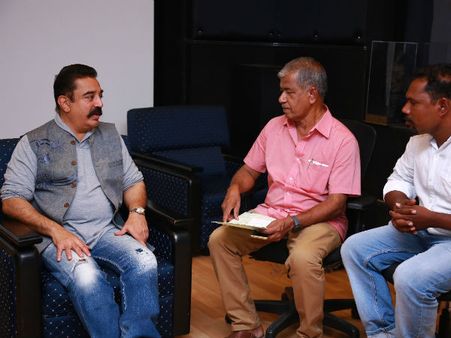 ஒரு ரூபாய் சம்பளம் வாங்கிக் கொண்டு அரசியல் சேவையெல்லாம் செய்ய முடியாது.. கமல்ஹாசன் பளிச் பேட்டி