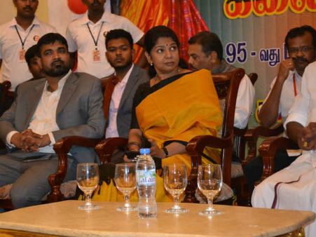 துபாயில் களைகட்டிய திமுக தலைவர் கருணாநிதி பிறந்த நாள்.. எம்பி கனிமொழி பங்கேற்பு