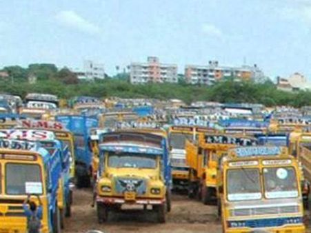 8 நாட்களாக கோடிக்கணக்கில் தங்கிய சரக்குகள்... லாரிகள் வேலைநிறுத்தம் வாபஸ்