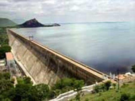 கண்கொள்ளாக் காட்சி.. கரை புரண்டோடி வரும் காவிரி.. 120 அடியைத் தொட்டது மேட்டூர்!