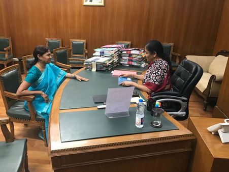 இத்தனை நாற்காலிகள் காலியாக இருந்தும் ஓபிஎஸ்ஸுக்கு ஒன்று கூட கிடைக்கவில்லையே!