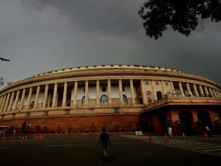 நாளை கூடுகிறது நாடாளுமன்ற மழைக்காலக் கூட்டத் தொடர்.. நிலுவையில் உள்ள 40 மசோதாக்கள் நிறைவேற்றப்படுமா?