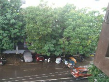 தமிழகத்தில் இன்றும் மழை நீடிக்குமாம்.. கனமழைக்கும் வாய்ப்பு.. சென்னை வானிலை மையம் ஜில் அறிவிப்பு!