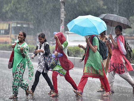 அய்யய்யோ! ரெயின் கோட் கொண்டு போக மறந்துட்டீங்களா?... சென்னையில் இன்று மழைக்கு வாய்ப்பாம்ப்பா!