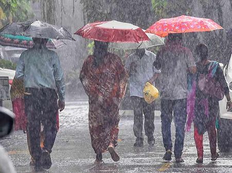 அடுத்த 3-4 நாட்களுக்கு மேற்கு கடலோர பகுதிகளில் கனமழை தொடரும்