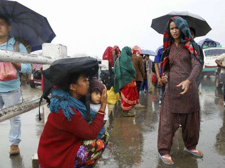 நேபாளத்தில் கொட்டும் கனமழை- யாத்திரை சென்ற 1300 பக்தர்கள் நாடு திரும்ப முடியாமல் தவிப்பு!