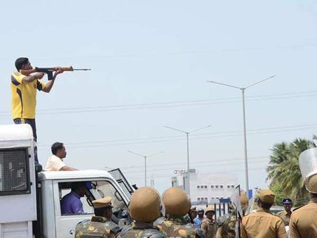 தூத்துக்குடியில் துப்பாக்கி சூடு நடந்தபோது கலெக்டர் எங்கே சென்றிருந்தார்? -ஹைகோர்ட் சரமாரி கேள்வி