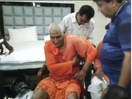 ஜார்க்கண்ட்டில் சுவாமி அக்னிவேஷ் மீது பாஜக தொண்டர்கள் கொடூர தாக்குதல்