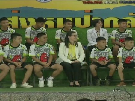 குகைக்குள் பயமாக இருந்தது.. நாங்கள் மீண்டதே பெரிய அதிசயம்.. தாய்லாந்து சிறுவர்கள் உருக்கம்