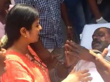 பெட்ரோல் குண்டு வீச்சில் காயமடைந்த பாண்டித்துரைக்கு தினகரன் மனைவி ஆறுதல்!