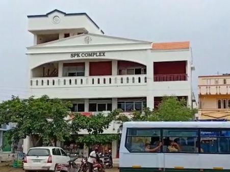 தமிழக நெடுஞ்சாலைத்துறை கான்ட்ராக்டர் வீடு, அலுவலகங்களில் ஐடி சோதனை.. 120 கோடி பறிமுதல்