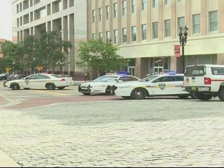 புளோரிடாவில் துப்பாக்கிச் சூடு.. 4 பேர் பலி.. 10 பேர் காயம்.. அடுத்தடுத்த சம்பவங்களால் மக்கள் பீதி