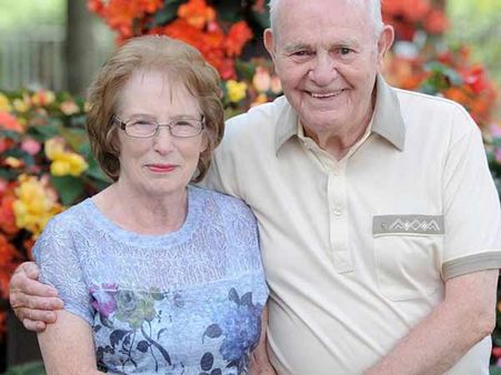 60 ஆண்டுகளுக்குப்பிறகு பேரக் குழந்தைகளுடன் முதல் காதலனை திருமணம் செய்யும் 79 வயது பாட்டி!