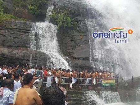 ஆடி அமாவாசை - ராமேஸ்வரம், வேதாரண்யம், குற்றாலத்தில் முன்னோர்களுக்கு தர்ப்பணம்