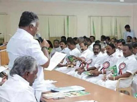 துணை முதல்வர் பதவியை ராஜினாமா செய்ய தயார்.. அதிமுக செயற்குழுவில் ஓபிஎஸ் உருக்கம்!